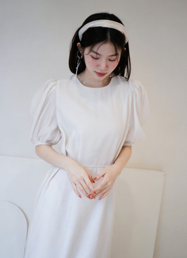 BS絲莎後打褶澎袖洋裝