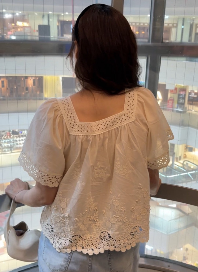 BS夏花鏤空蕾絲上衣