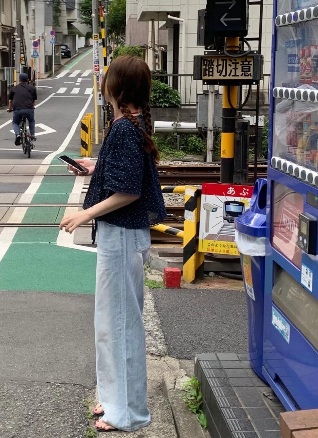 BS芮妮碎花蕾絲上衣