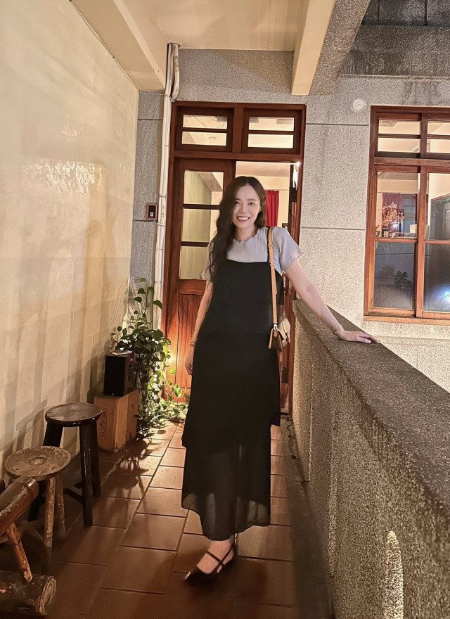 BS婕妮捲邊褶皺上衣(兩色)