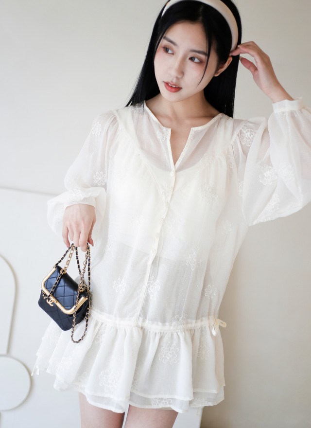 BS潔花刺繡透肌長上衣