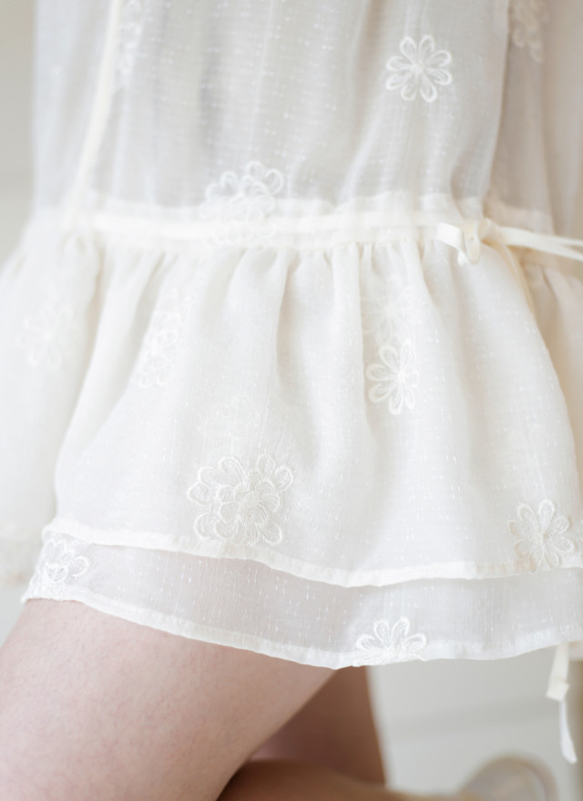 BS潔花刺繡透肌長上衣