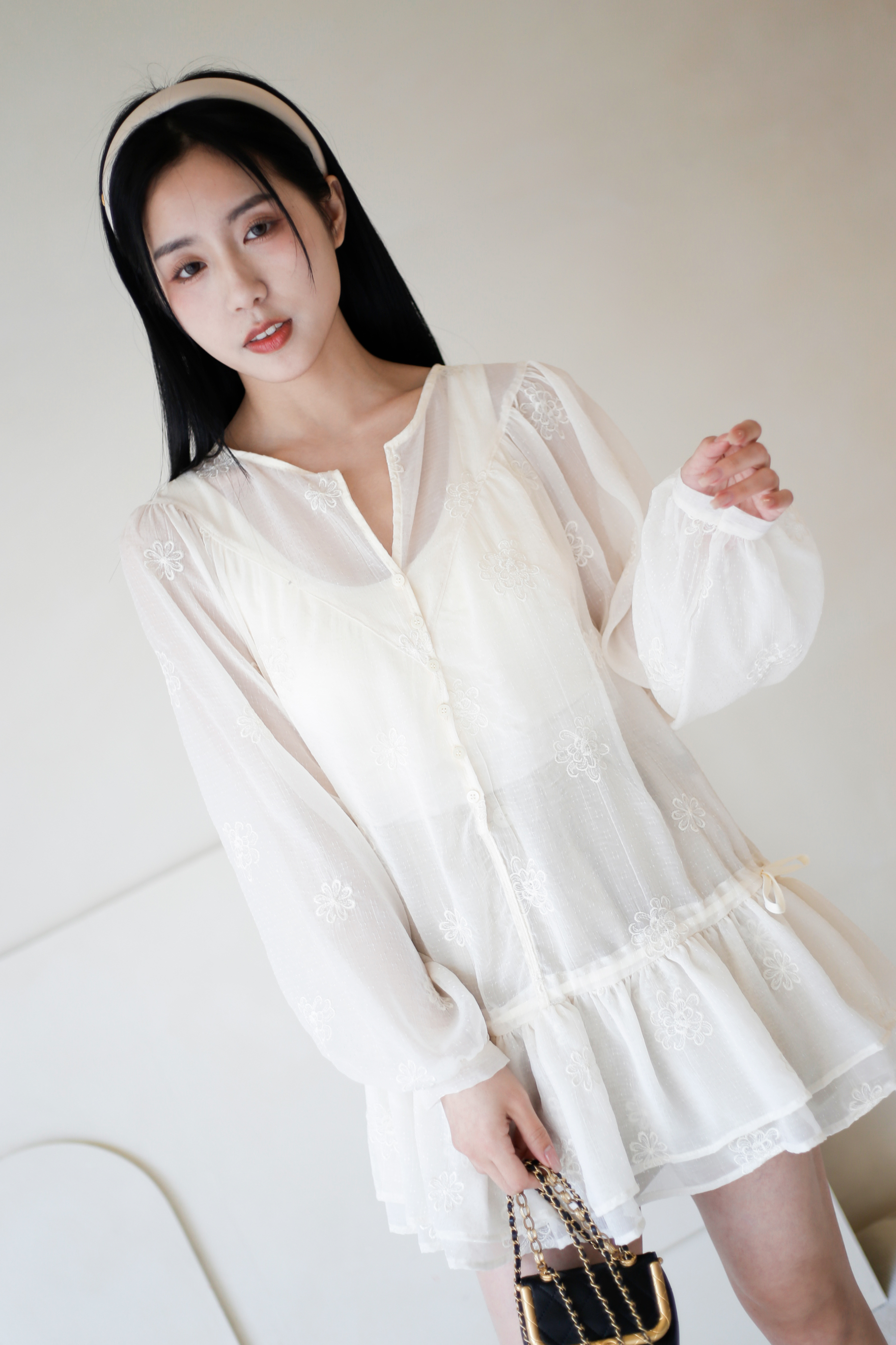 BS潔花刺繡透肌長上衣