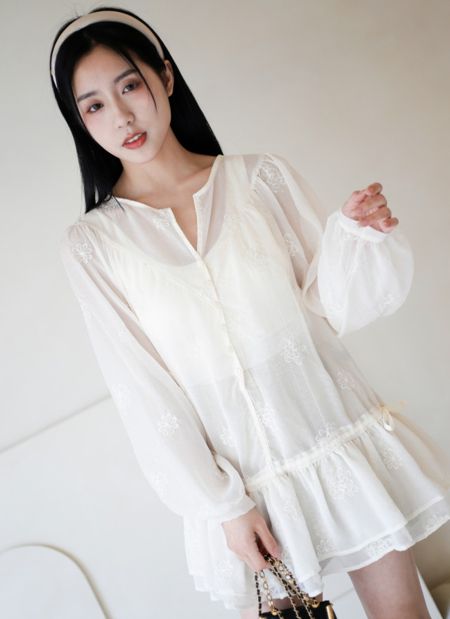 BS潔花刺繡透肌長上衣