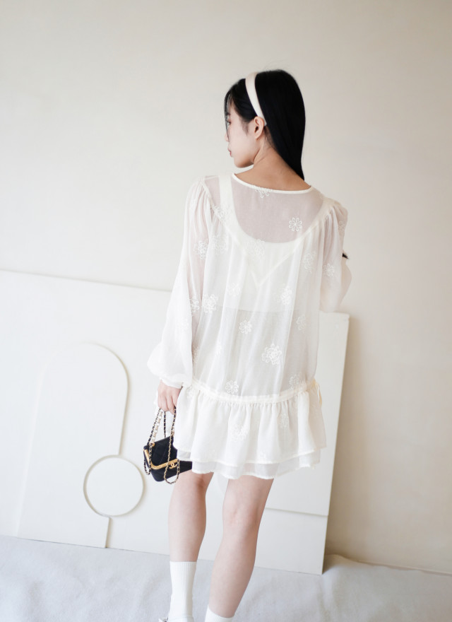 BS潔花刺繡透肌長上衣