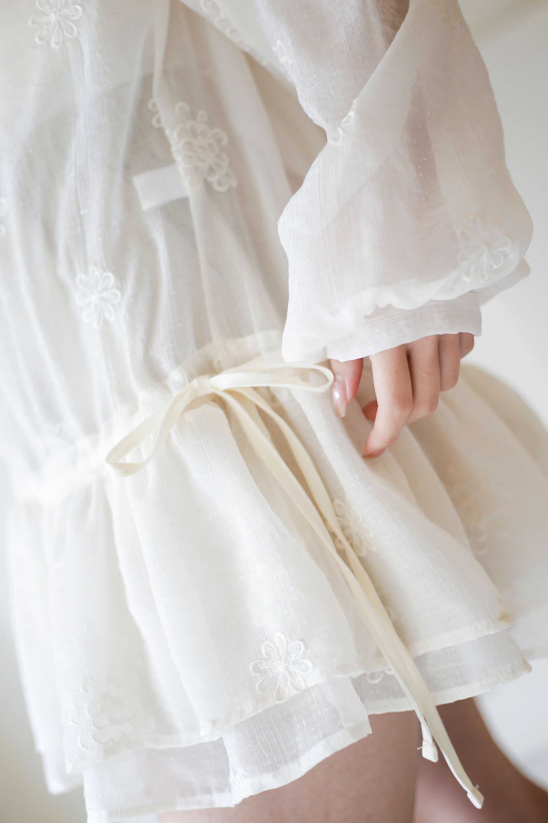 BS潔花刺繡透肌長上衣