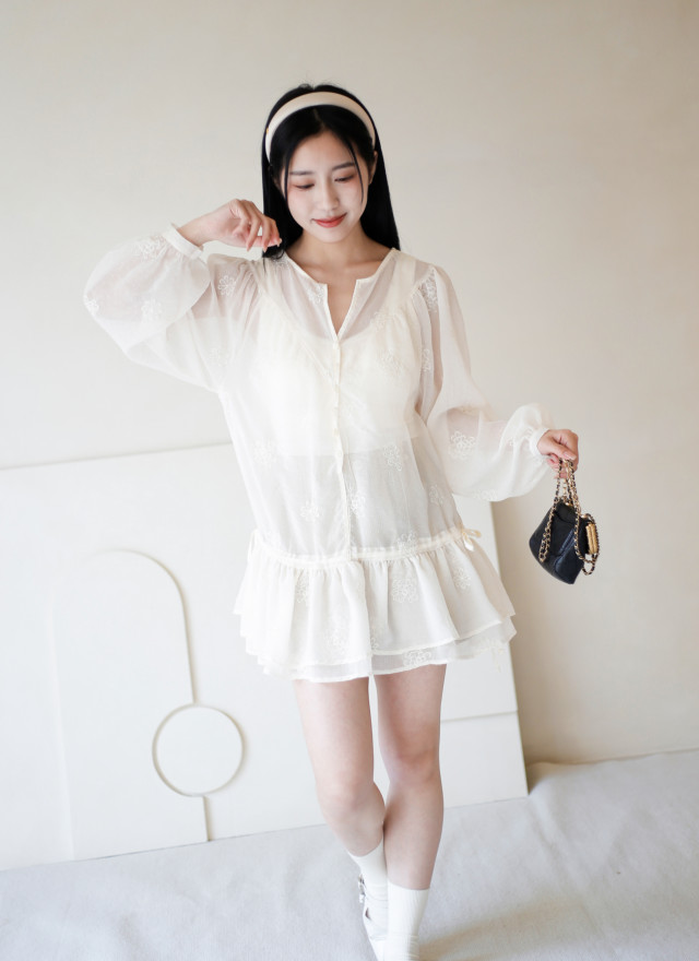 BS潔花刺繡透肌長上衣