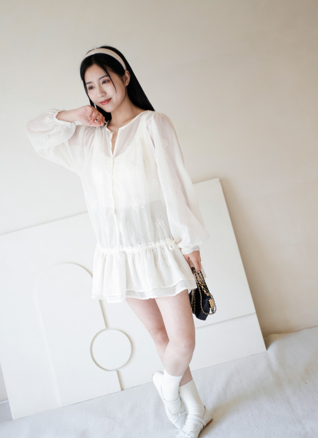 BS潔花刺繡透肌長上衣