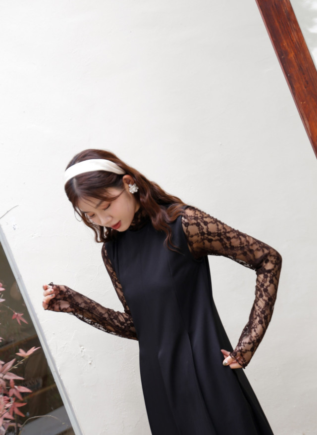 BS蕾絲透肌高領上衣(三色)