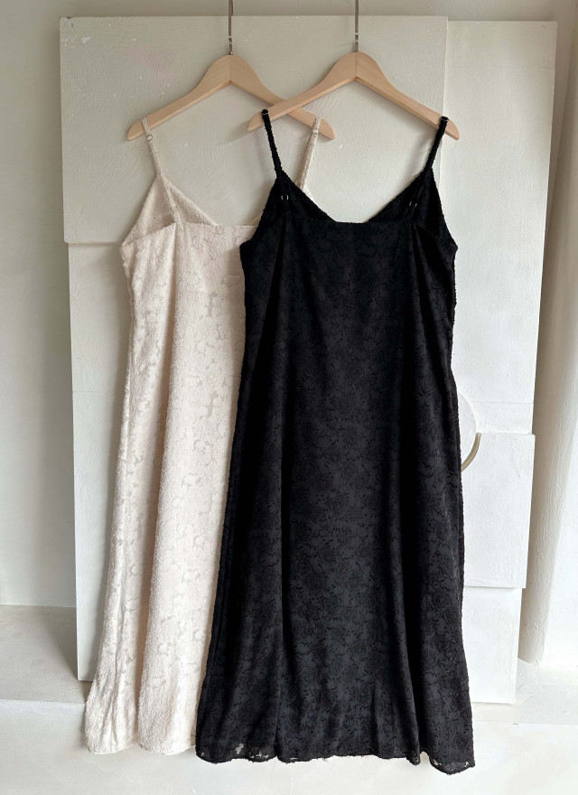 BS柔雅細羽細肩洋裝(兩色)