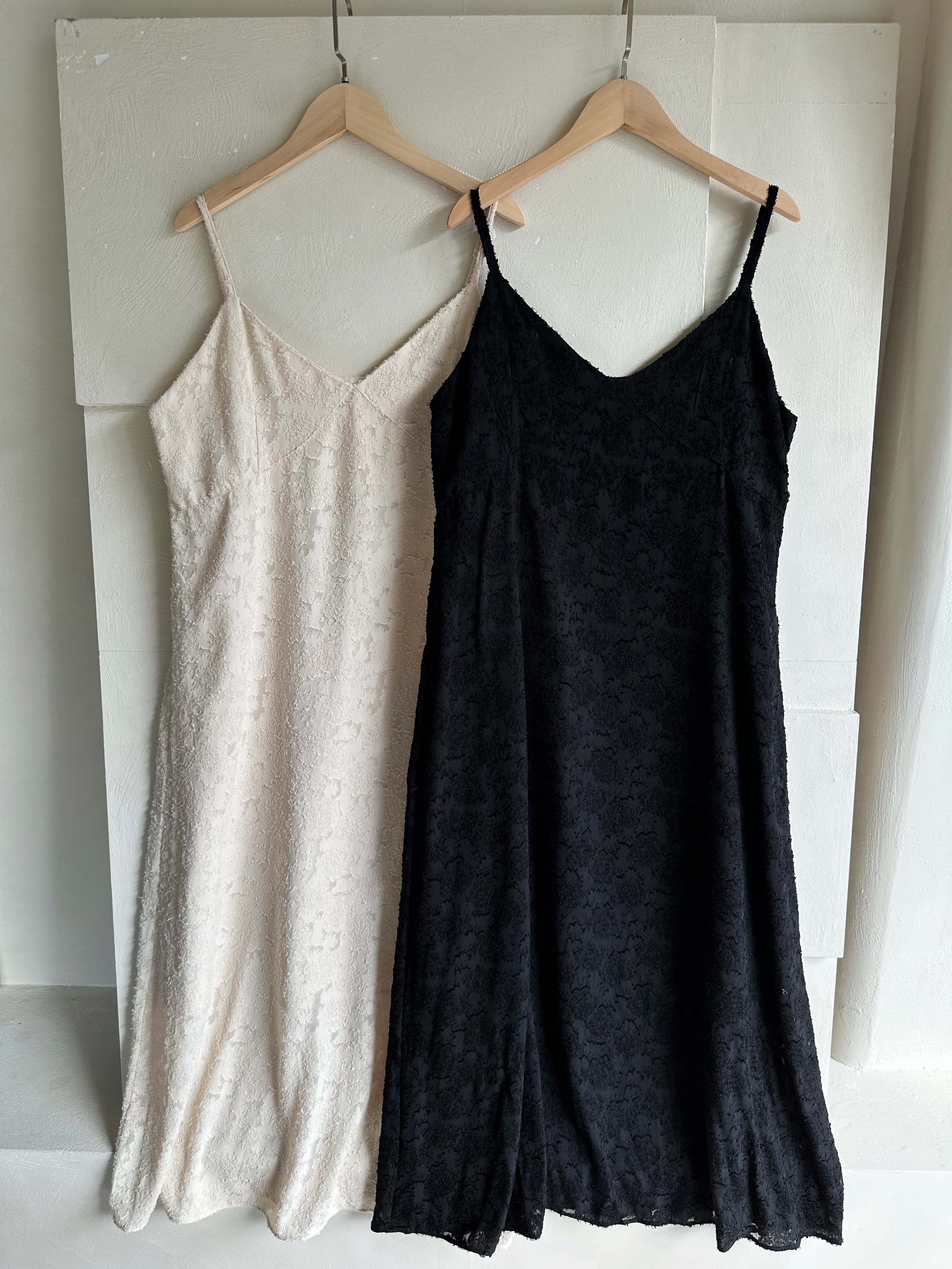 BS柔雅細羽細肩洋裝(兩色)