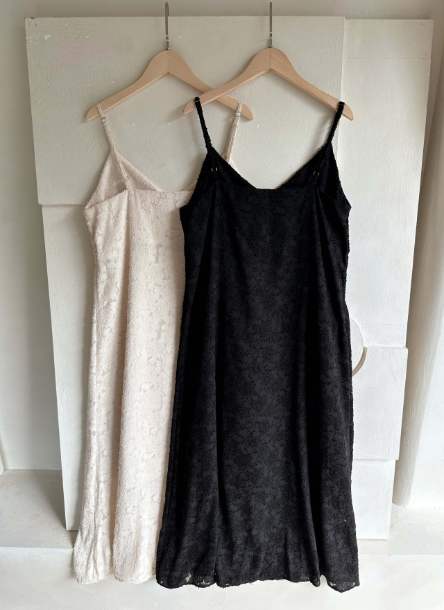 BS柔雅細羽細肩洋裝(兩色)