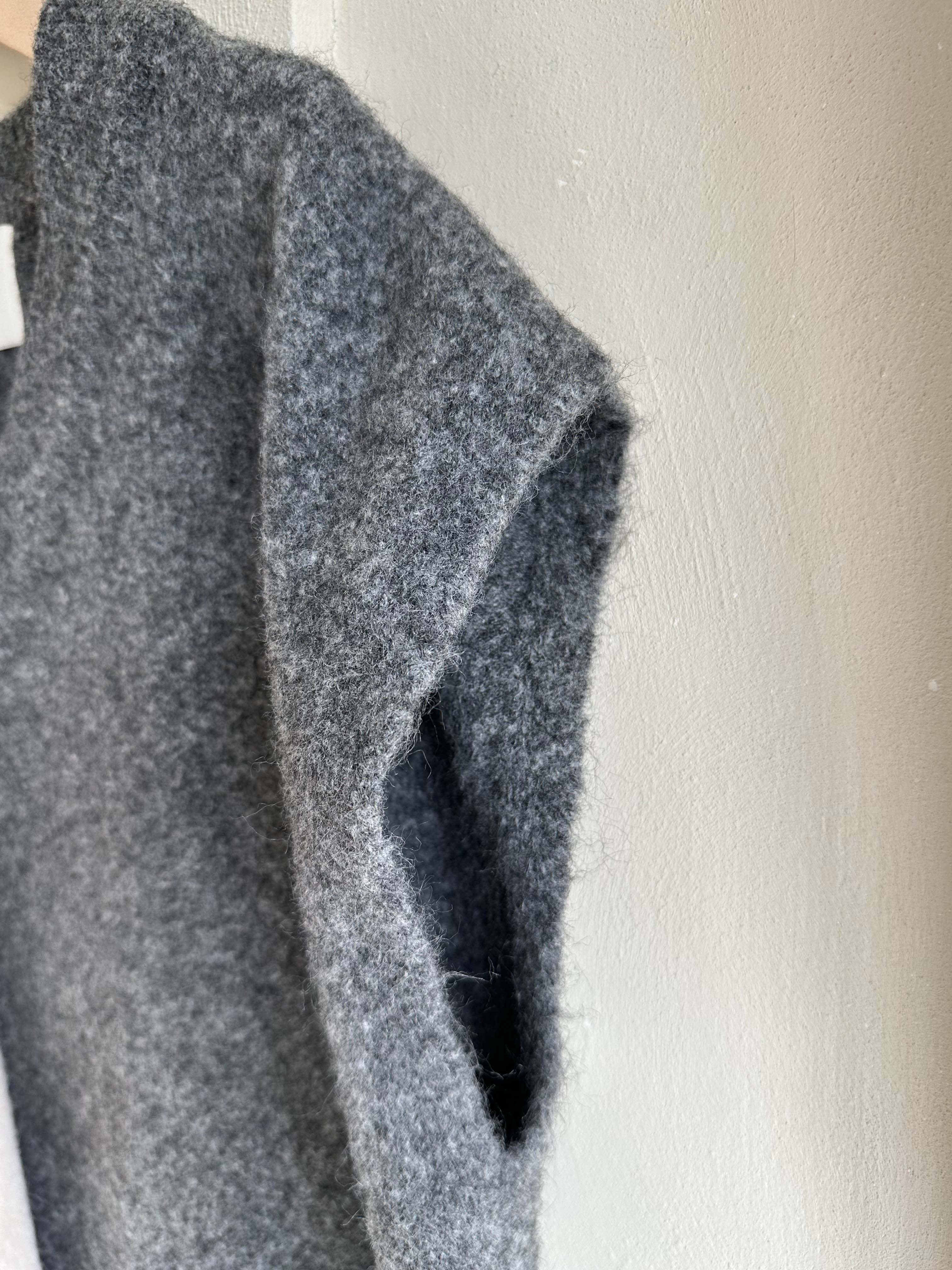 BS蒂蘿V領背心(兩色)