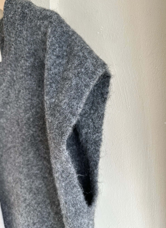 BS蒂蘿V領背心(兩色)