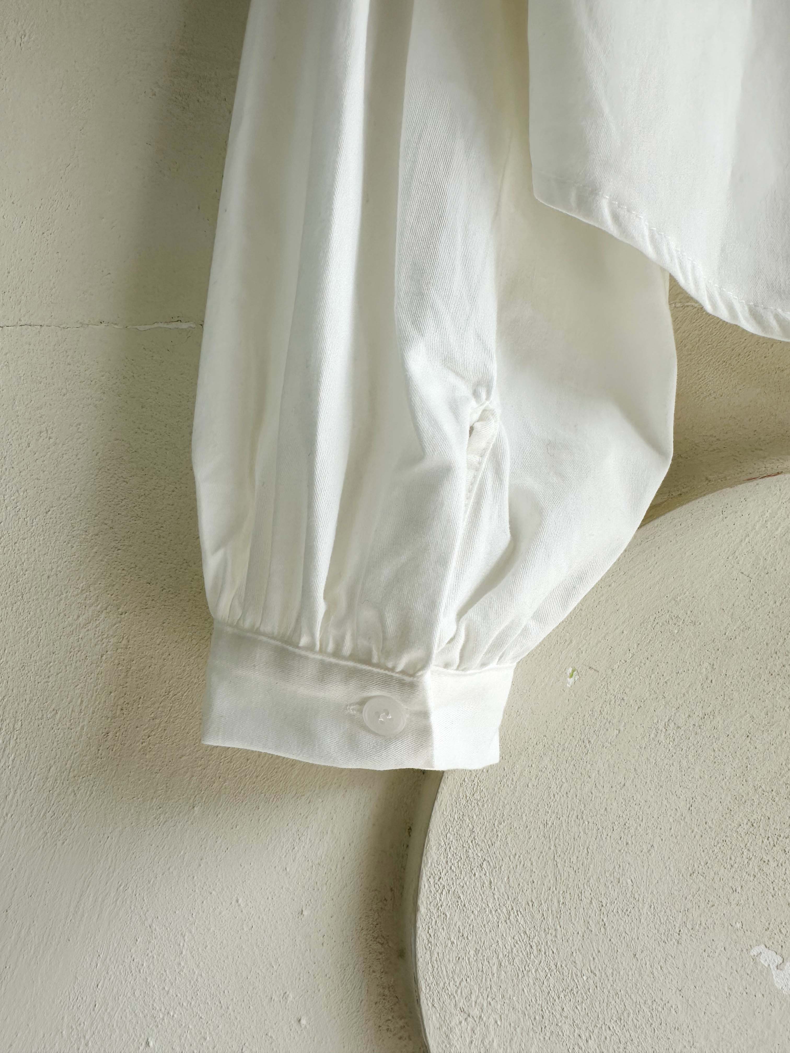 BS柔白圓領襯衫