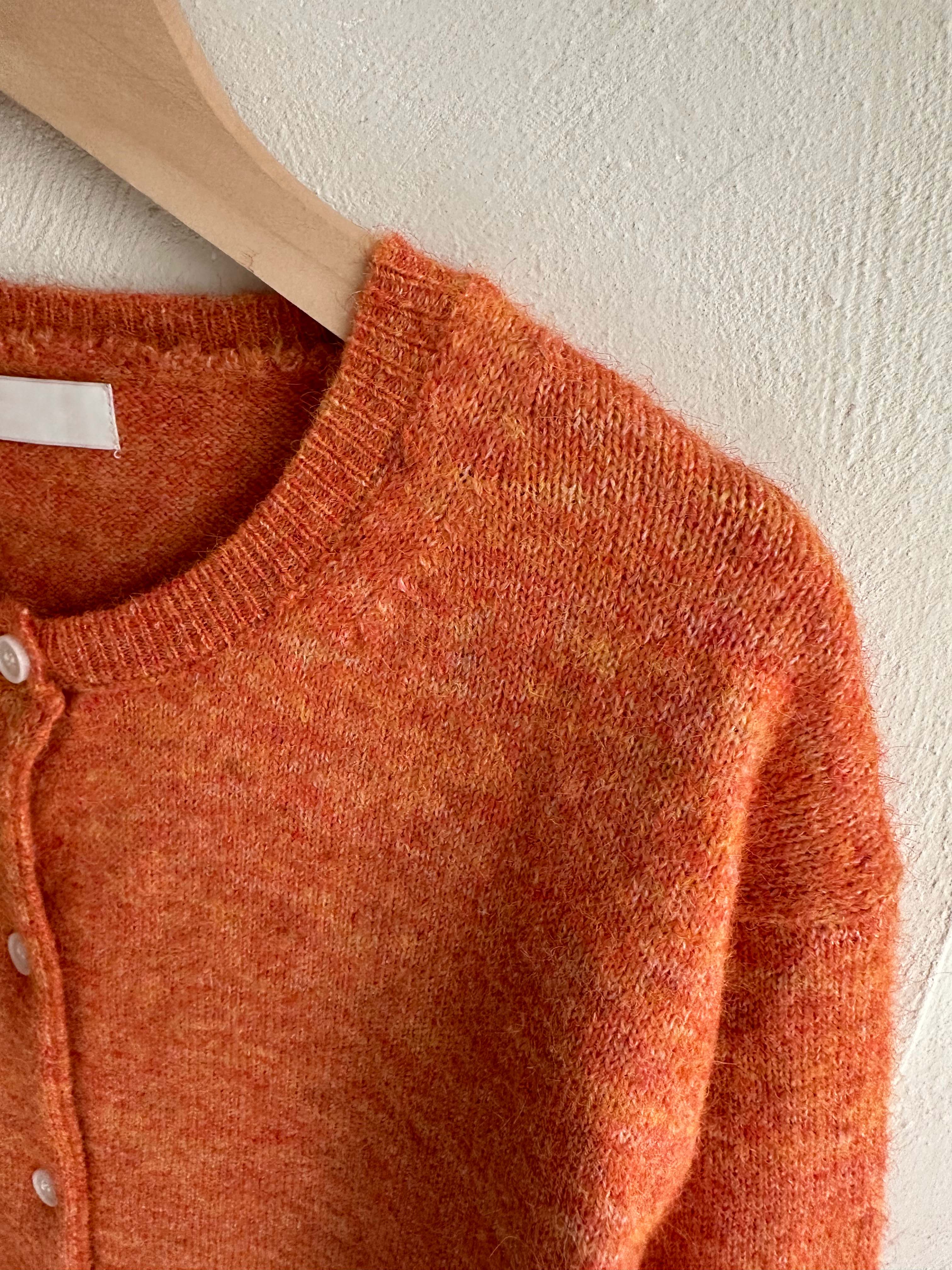 BS橘彩排釦針織上衣