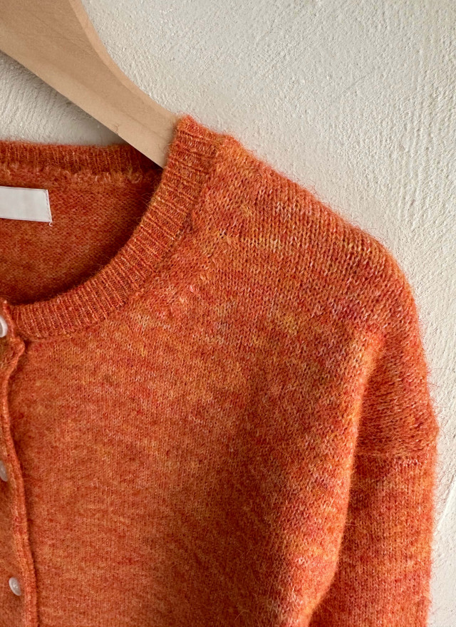 BS橘彩排釦針織上衣