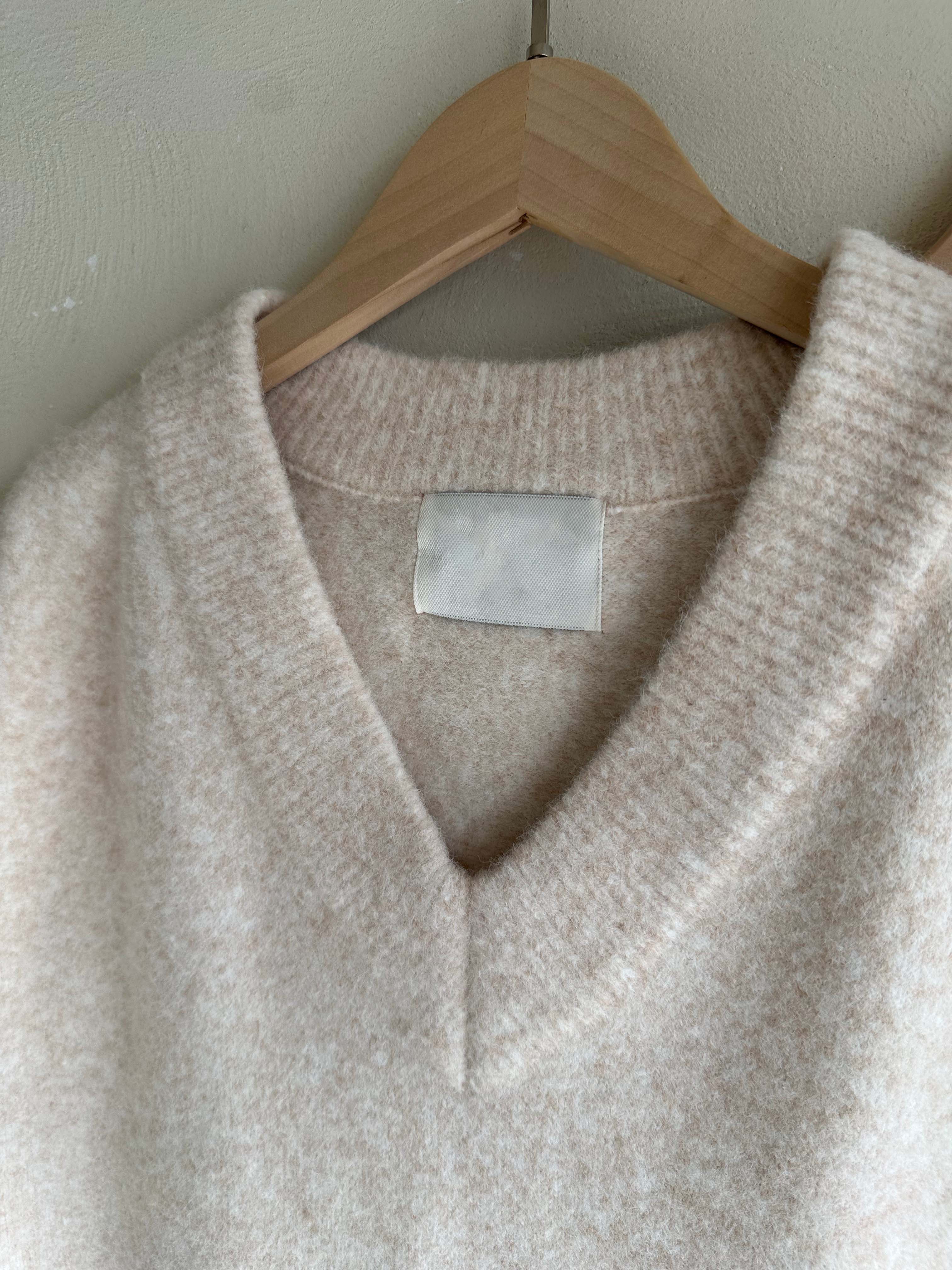 BS蒂蘿V領背心(兩色)