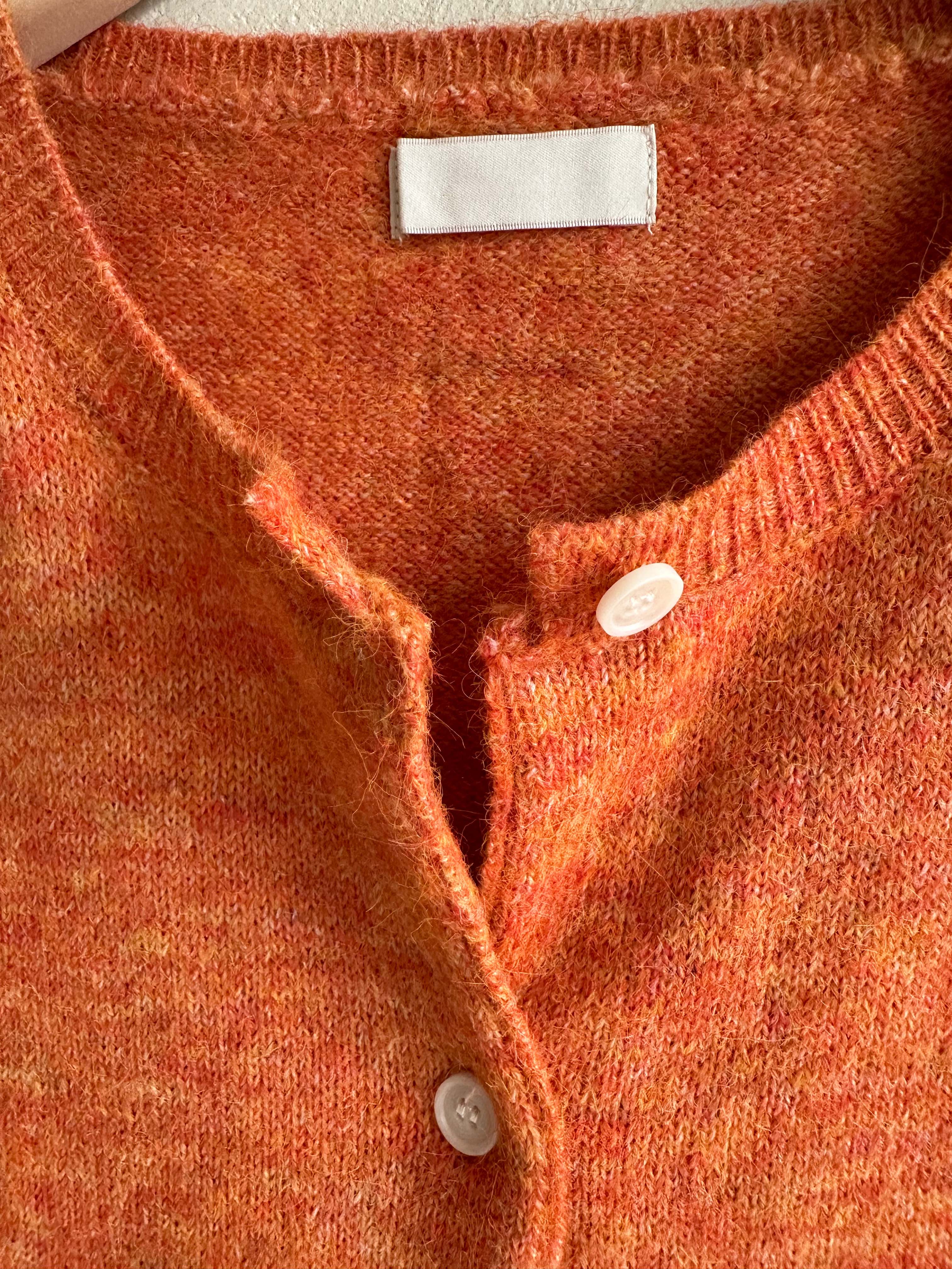 BS橘彩排釦針織上衣