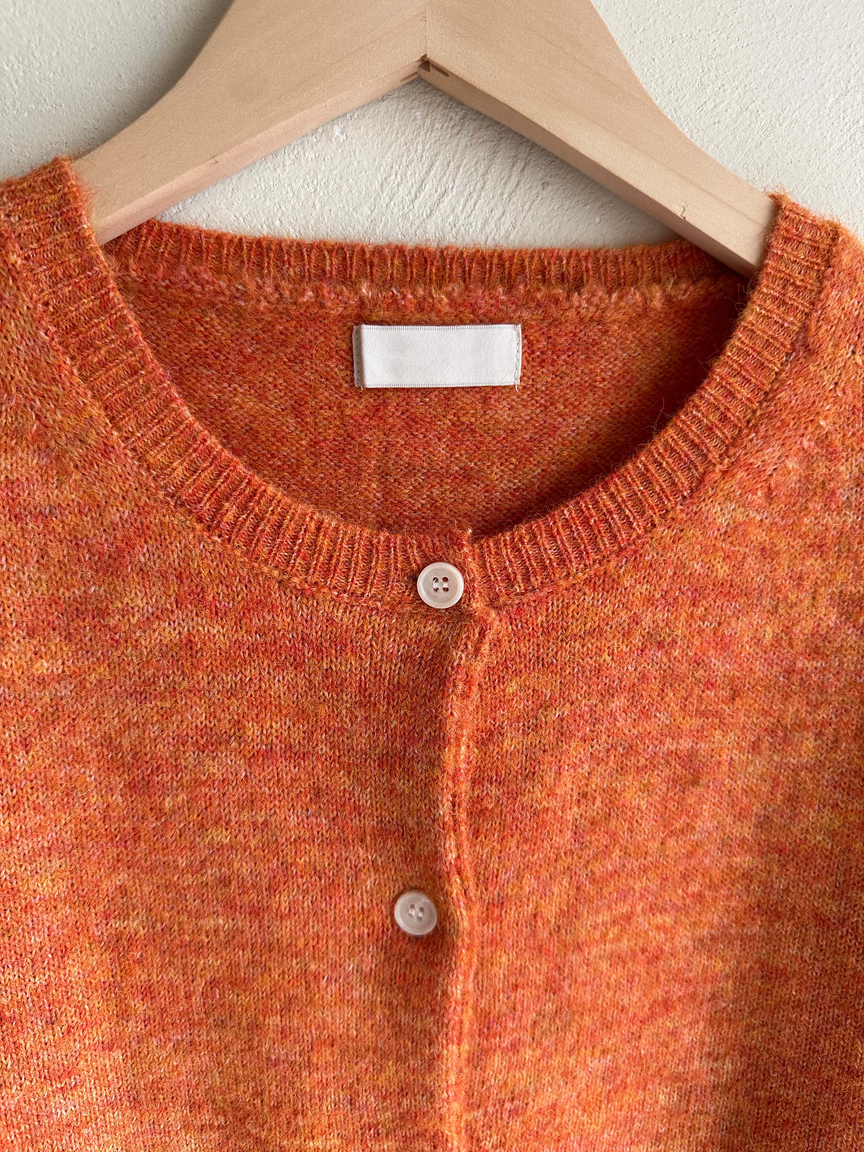 BS橘彩排釦針織上衣