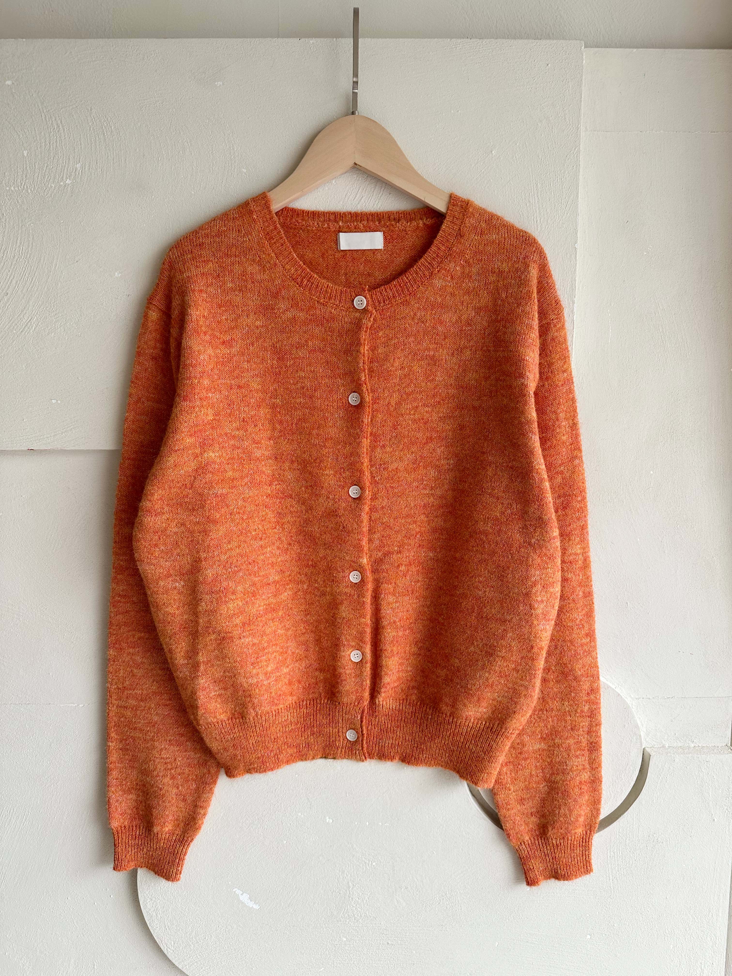 BS橘彩排釦針織上衣