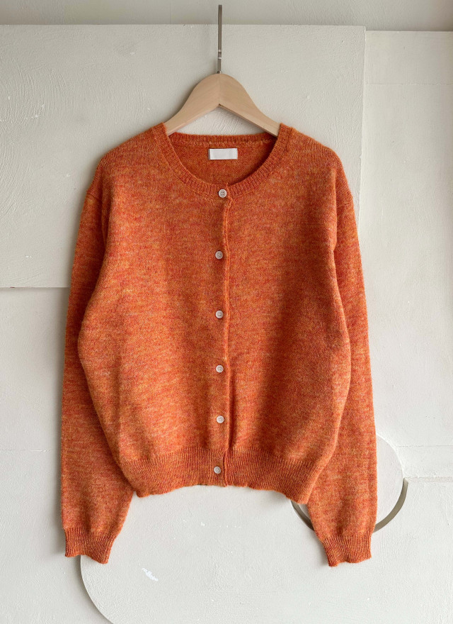 BS橘彩排釦針織上衣