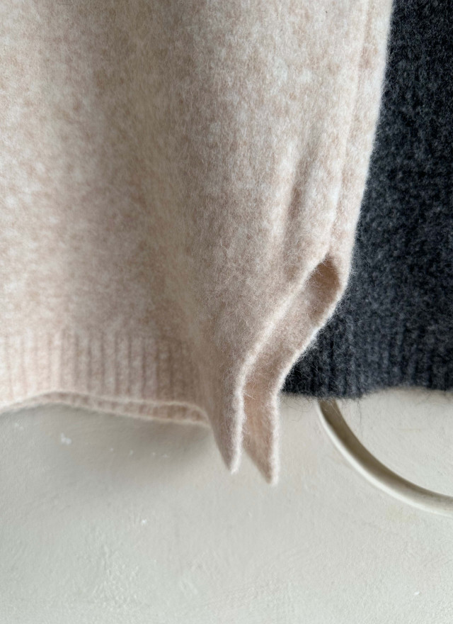 BS蒂蘿V領背心(兩色)