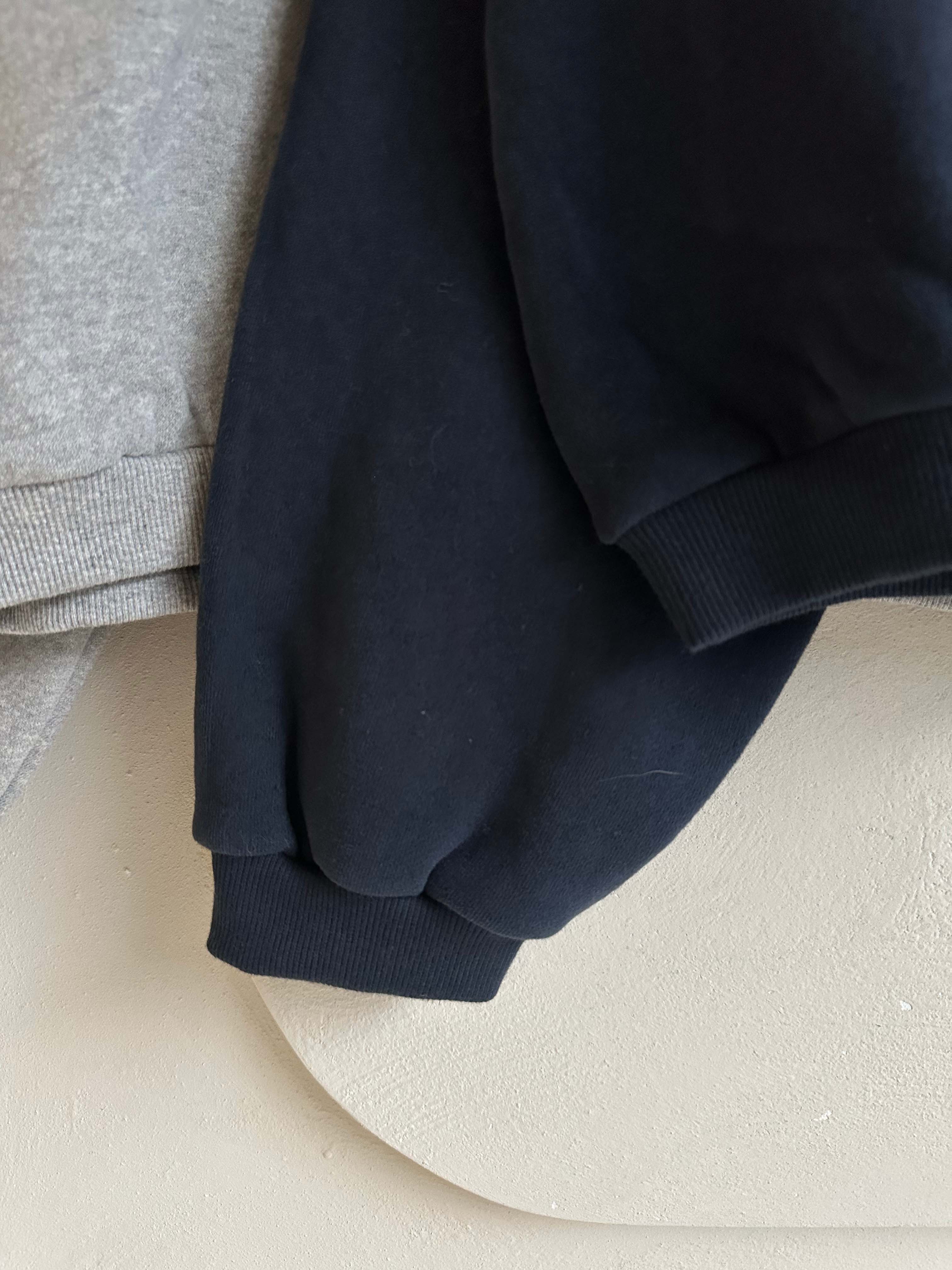 BS手繪愛心大學T(兩色)