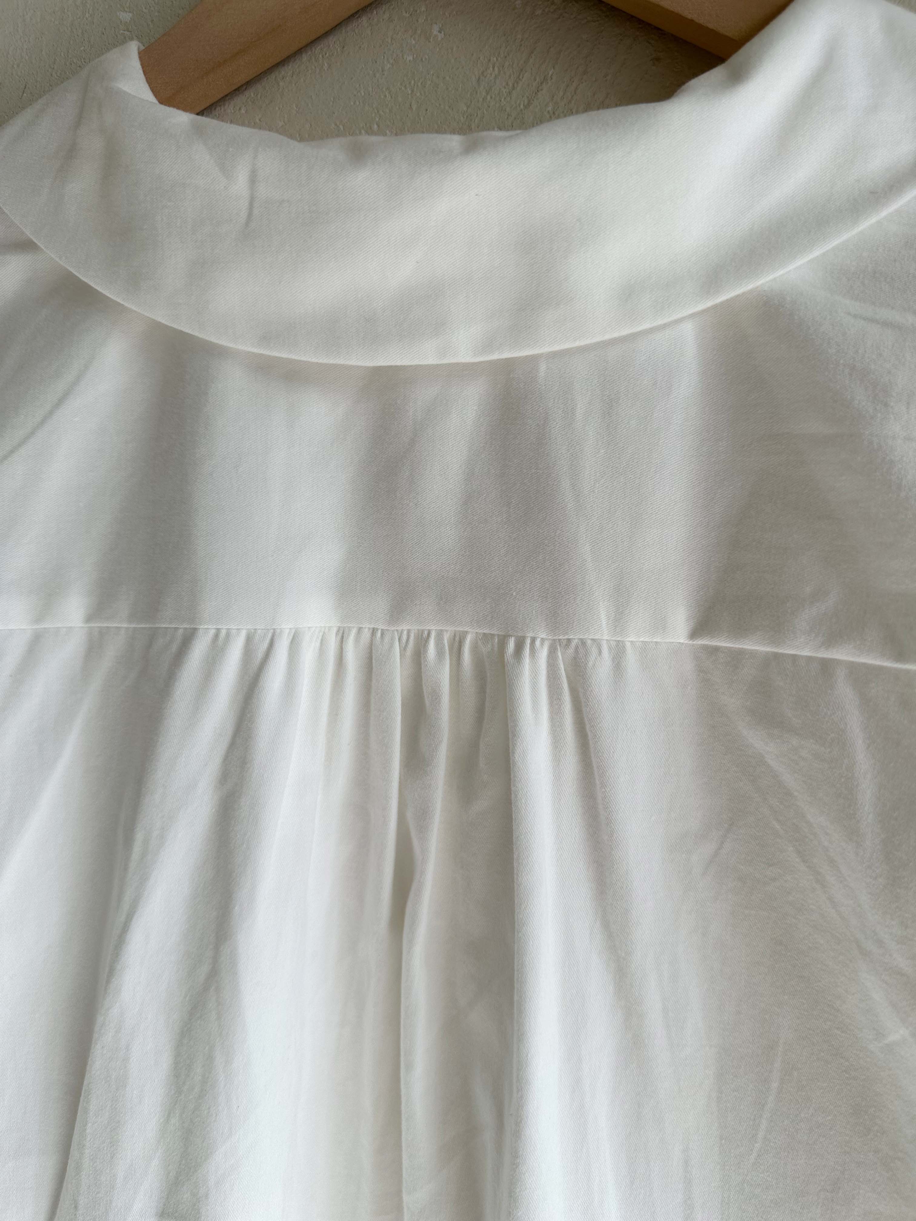 BS柔白圓領襯衫