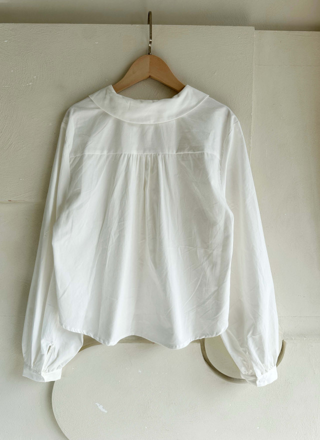 BS柔白圓領襯衫