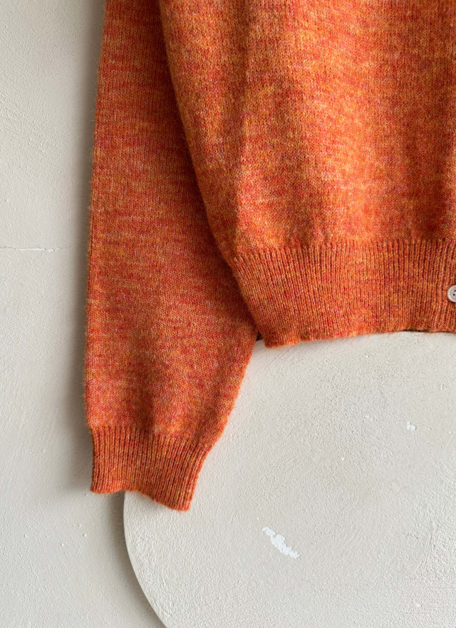 BS橘彩排釦針織上衣