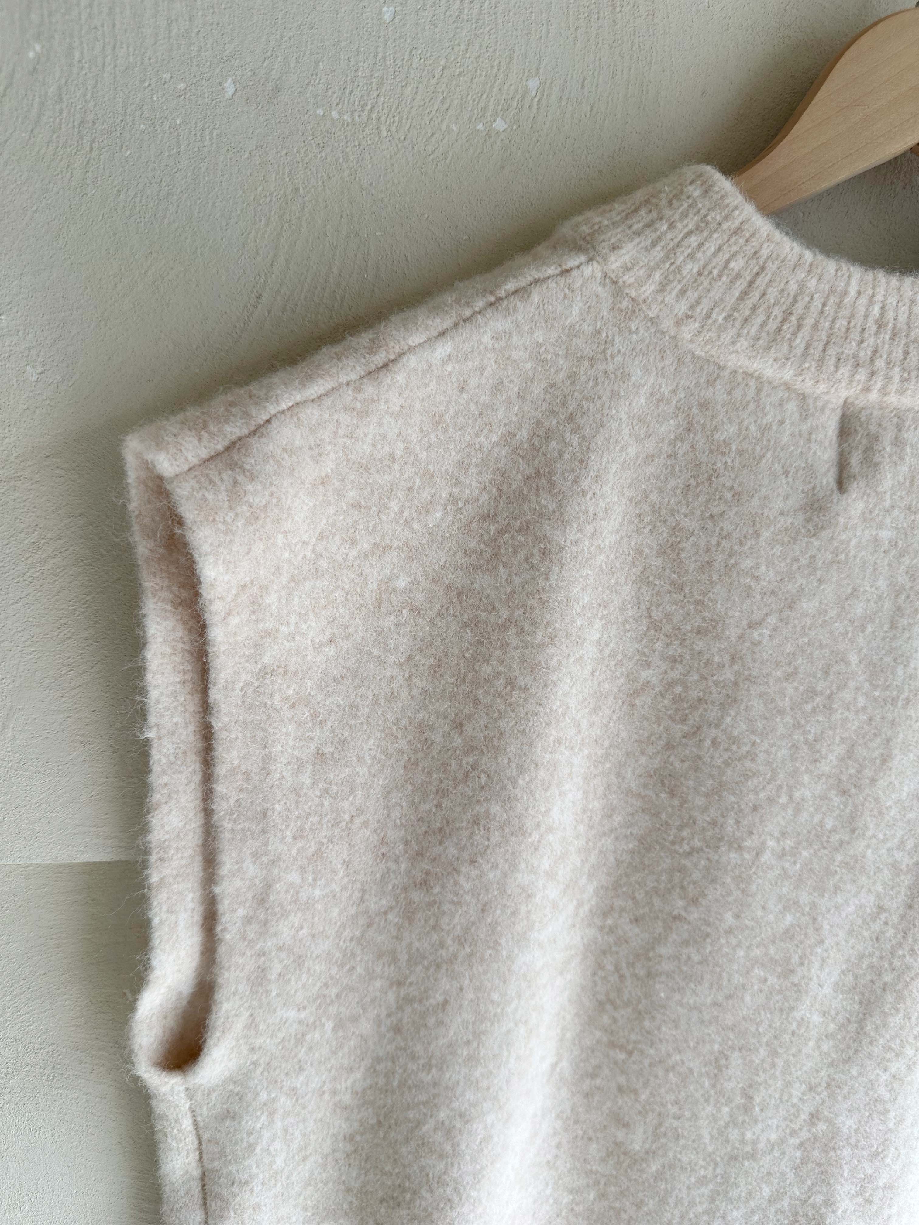 BS蒂蘿V領背心(兩色)