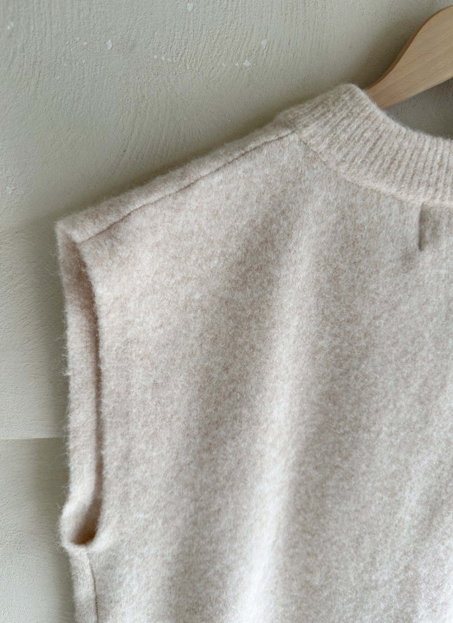 BS蒂蘿V領背心(兩色)