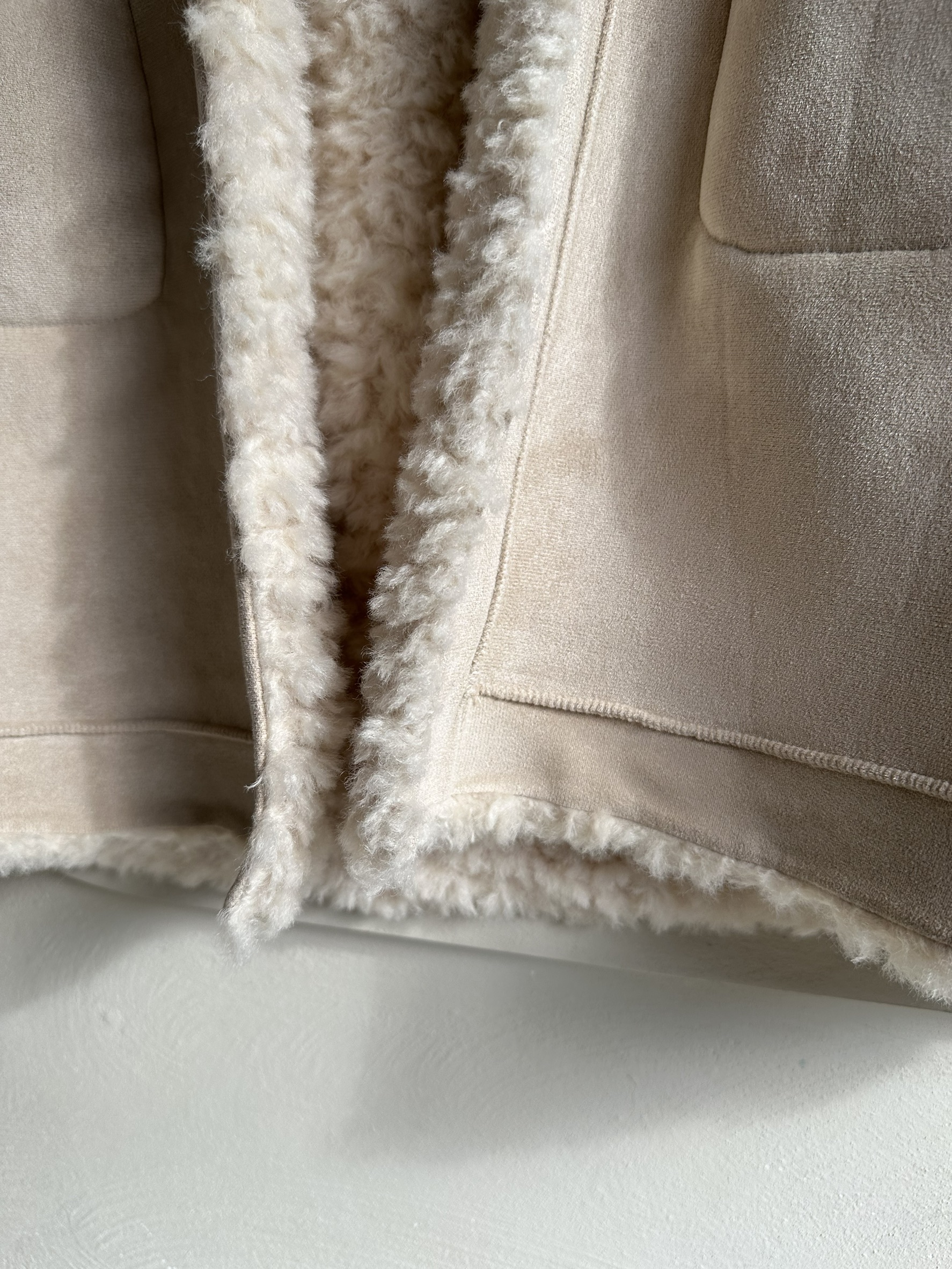 BS毛絨連帽牛角扣外套