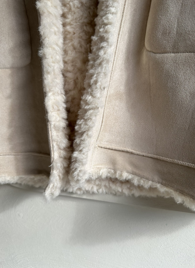 BS毛絨連帽牛角扣外套