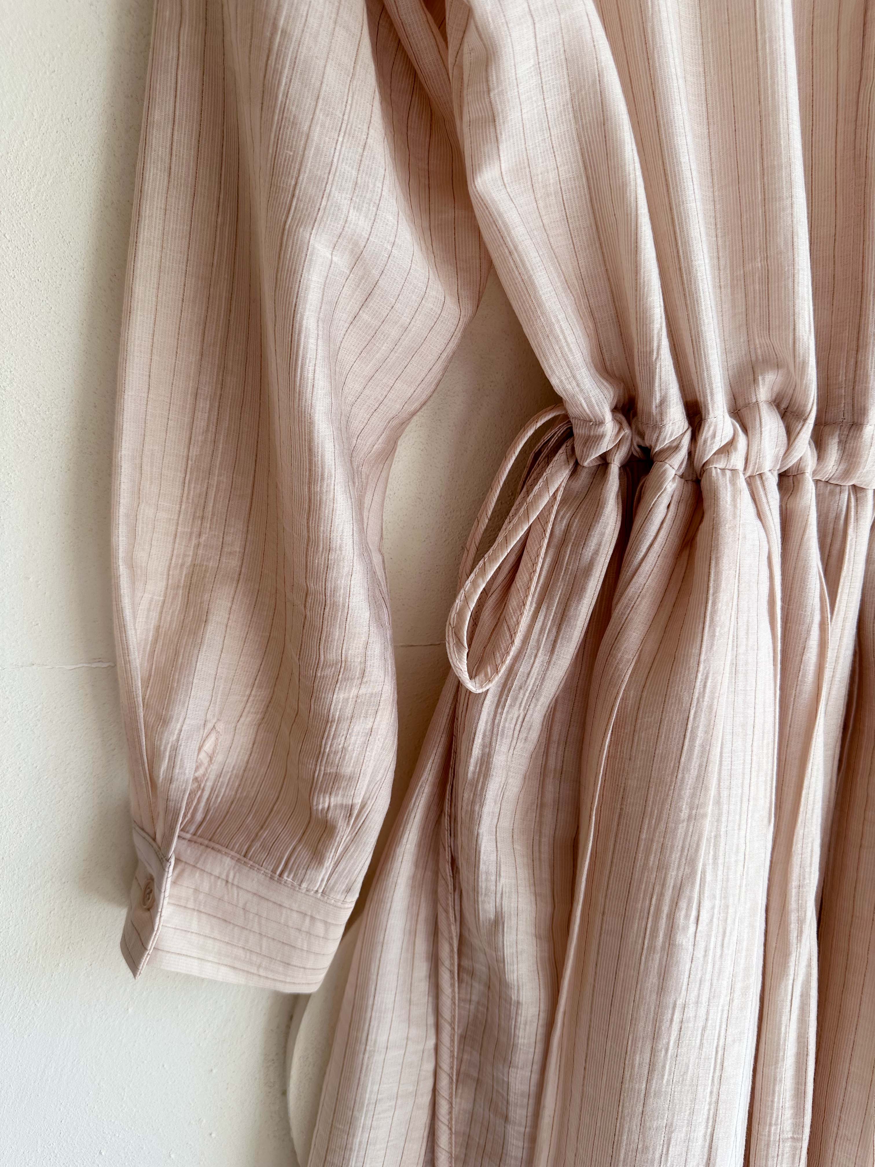 BS細緻光澤線紋抽繩洋裝