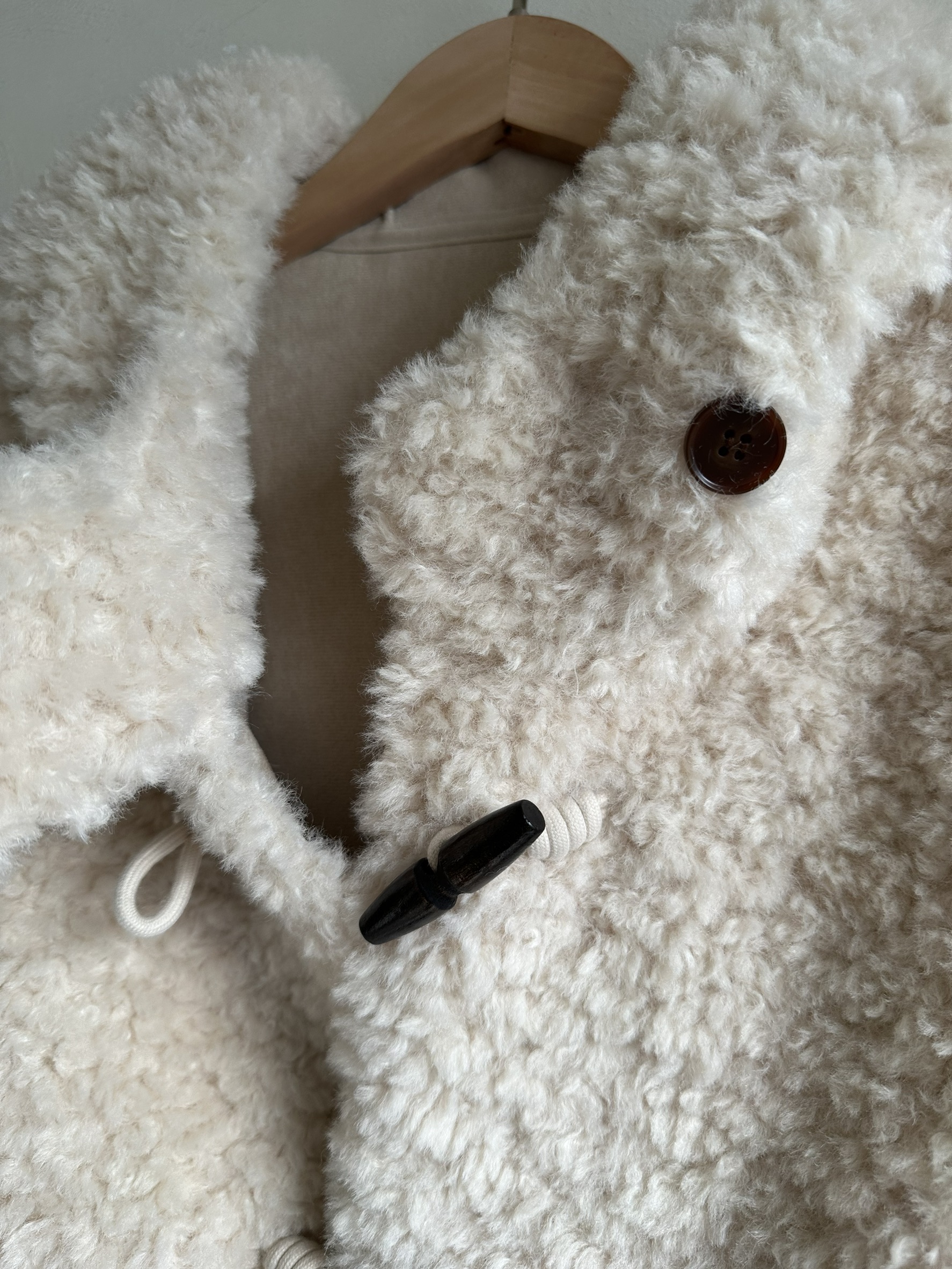 BS毛絨連帽牛角扣外套