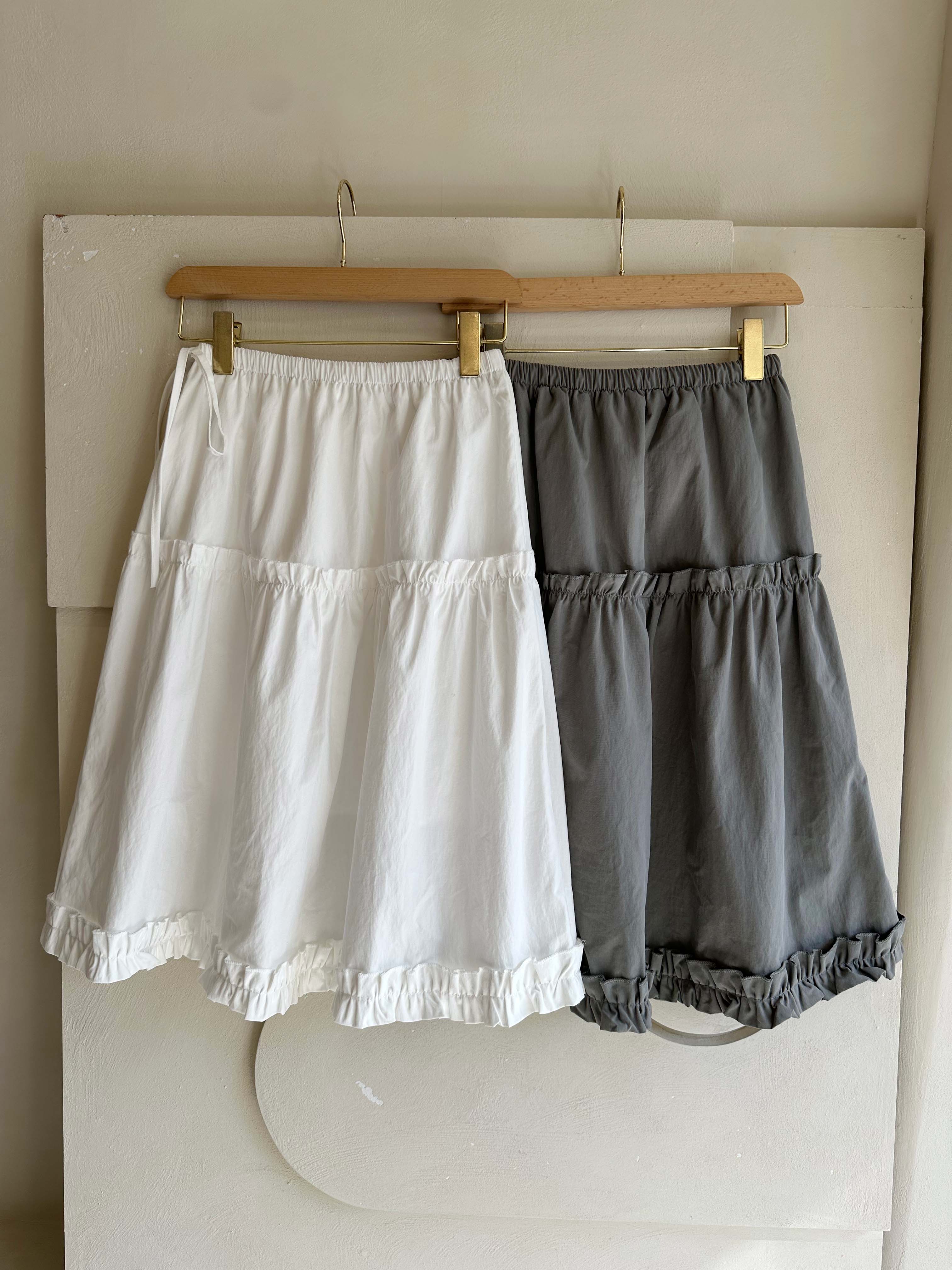 BS 柔感側綁帶摺邊裙(兩色)