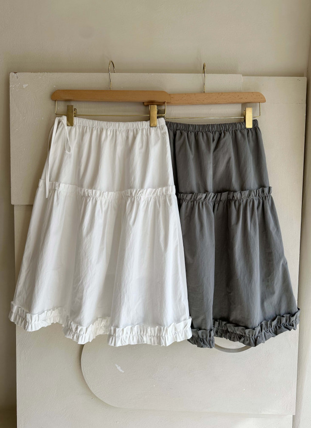 BS 柔感側綁帶摺邊裙(兩色)