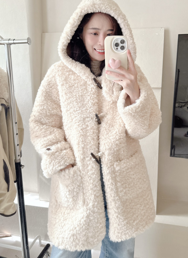 BS毛絨連帽牛角扣外套