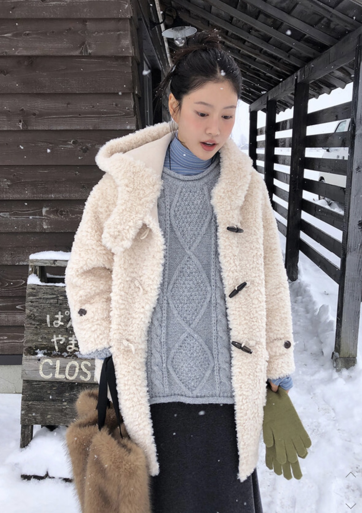 BS毛絨連帽牛角扣外套