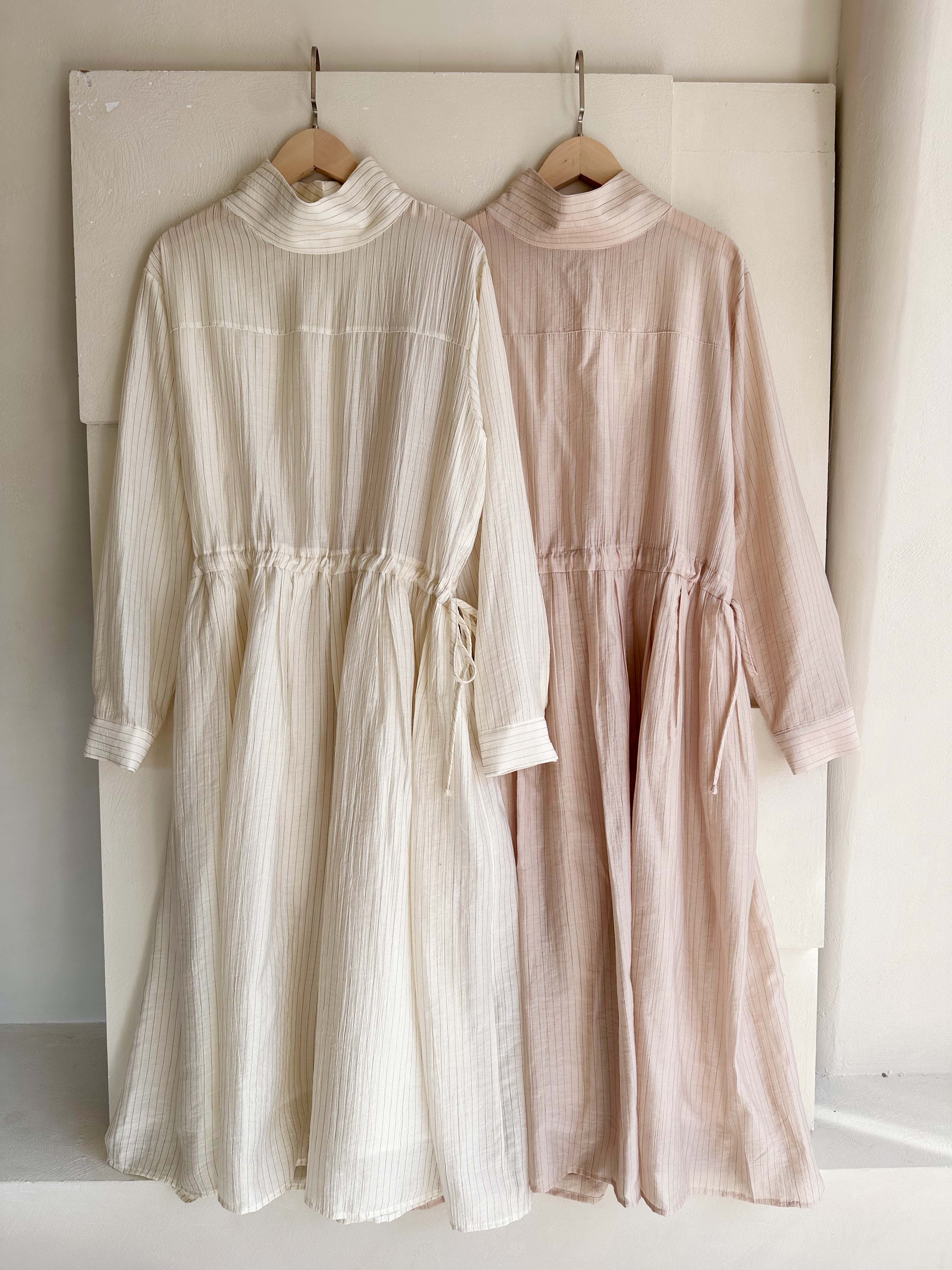 BS細緻光澤線紋抽繩洋裝(兩色)