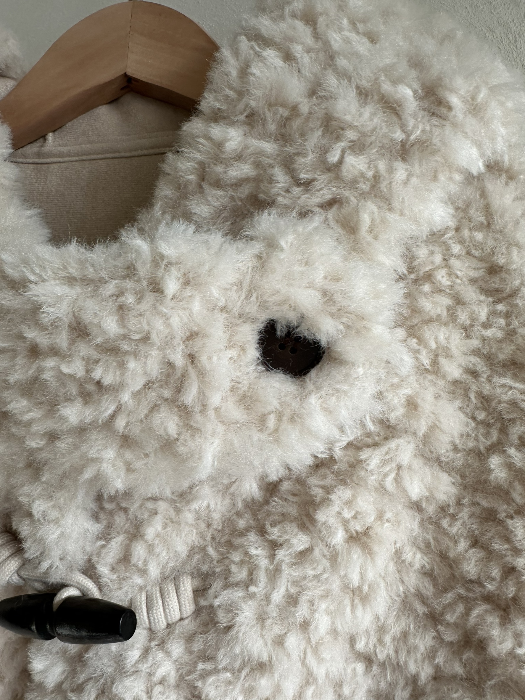 BS毛絨連帽牛角扣外套