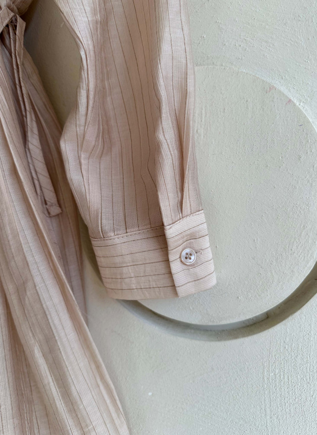 BS細緻光澤線紋抽繩洋裝