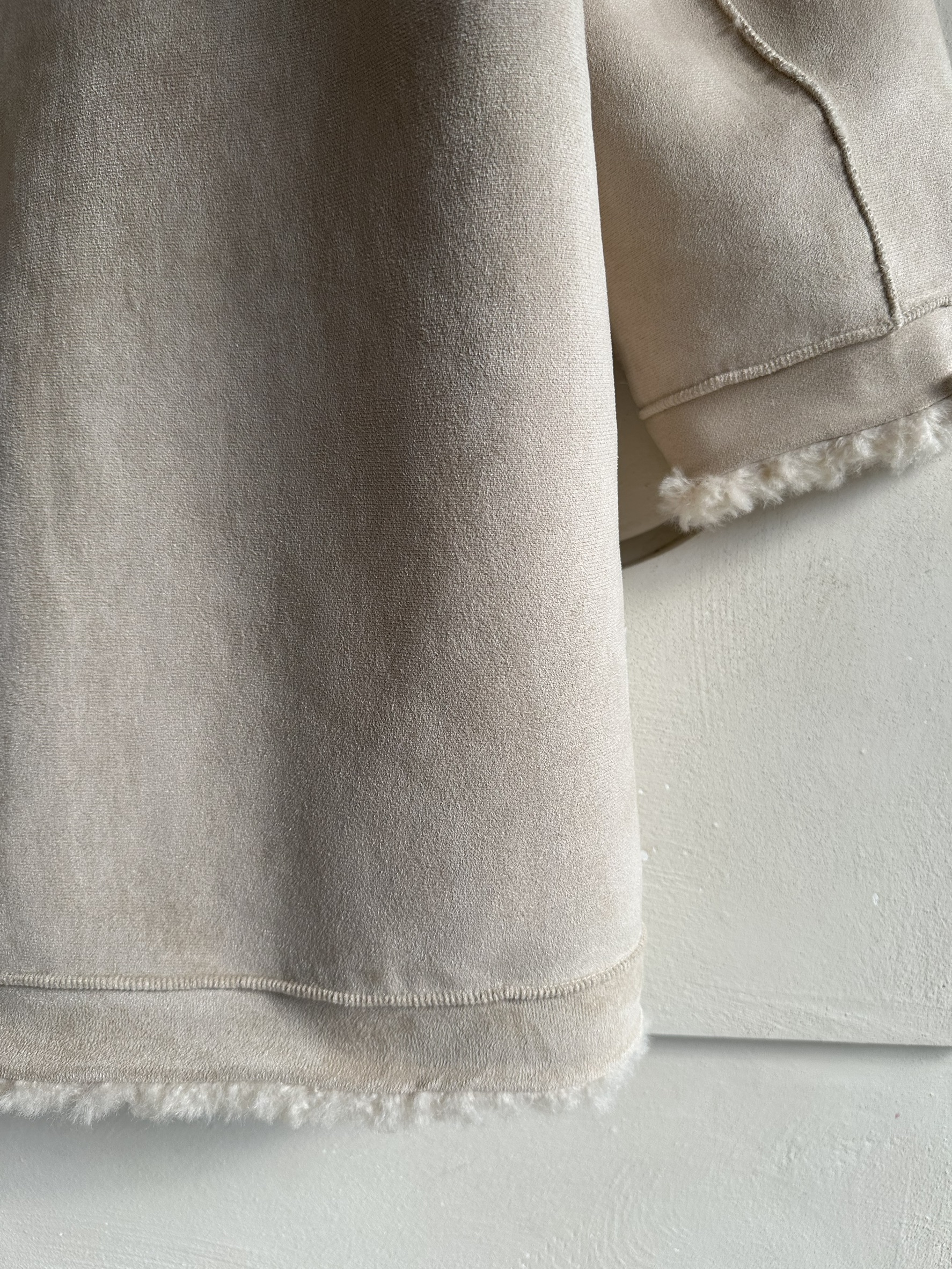 BS毛絨連帽牛角扣外套