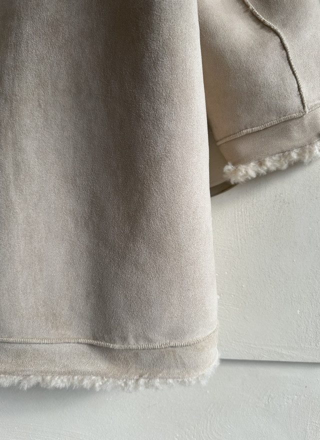 BS毛絨連帽牛角扣外套