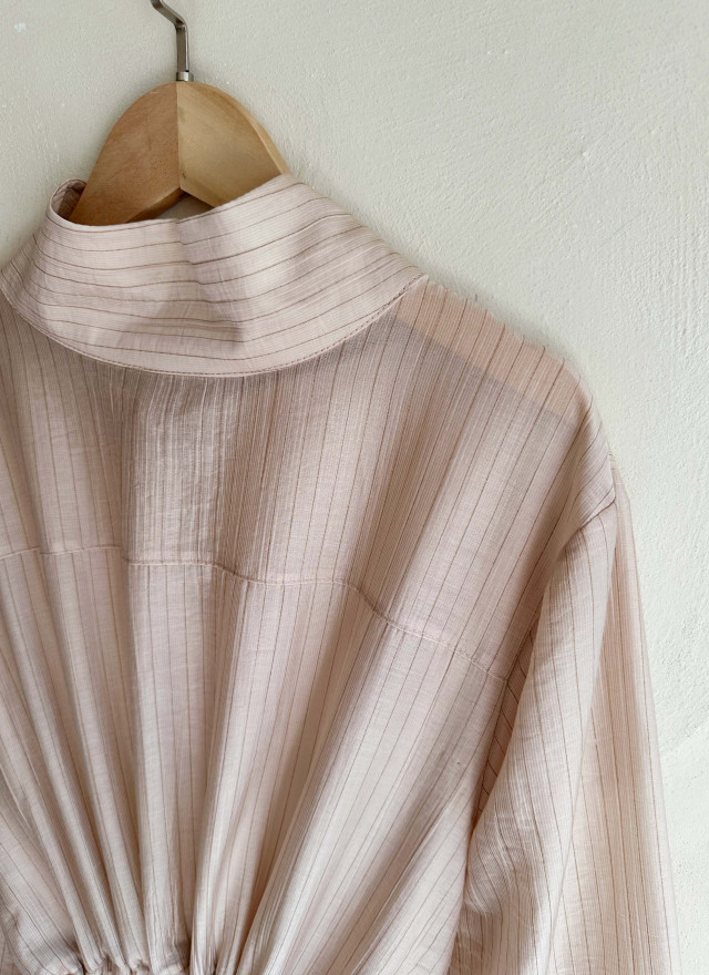 BS細緻光澤線紋抽繩洋裝