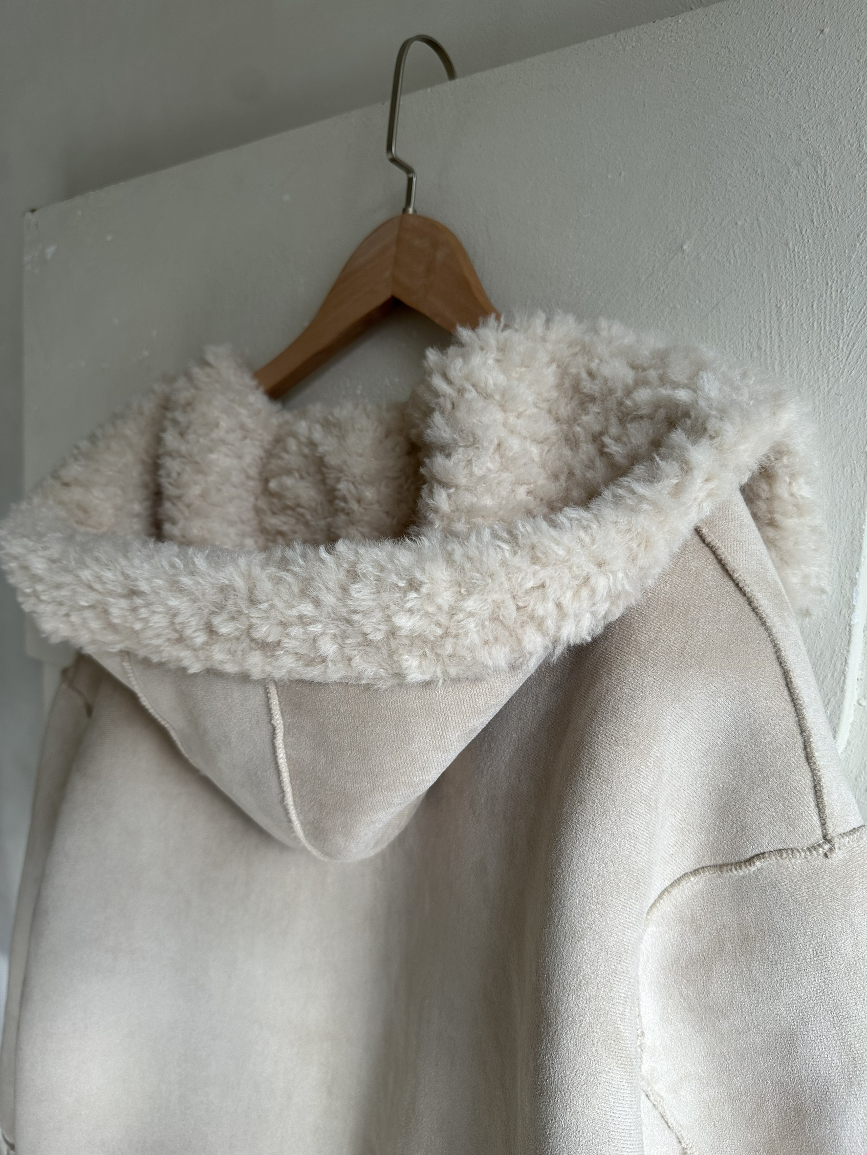 BS毛絨連帽牛角扣外套