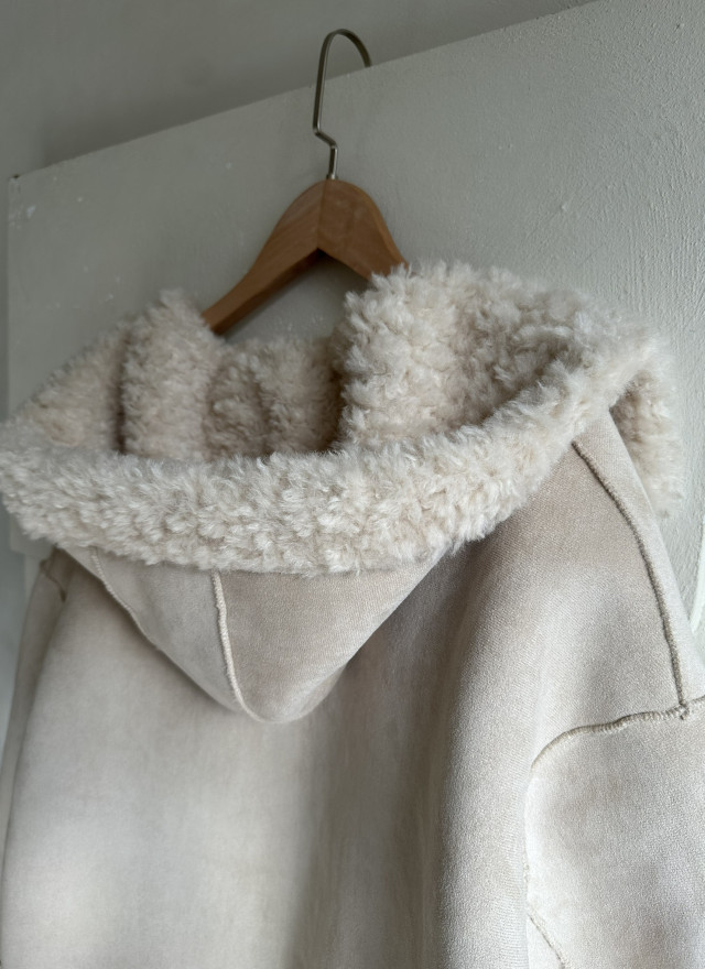 BS毛絨連帽牛角扣外套