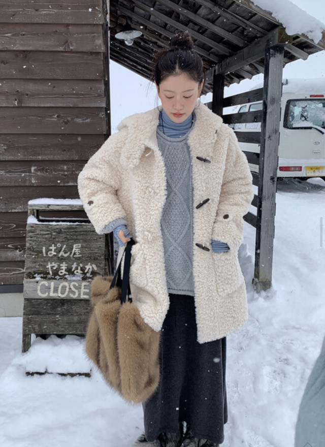 BS毛絨連帽牛角扣外套